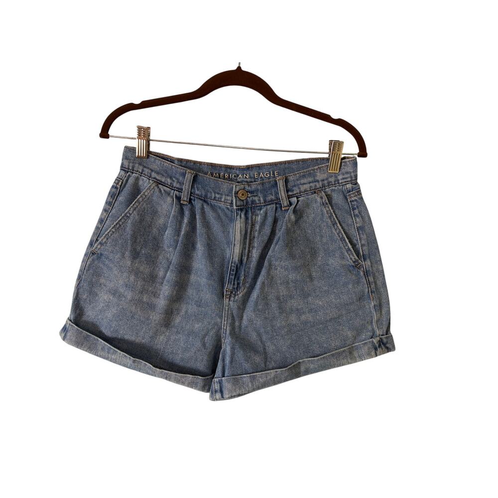 American Eagle Mom Shorts Size 8 Light Wash High Rise Cuffed Denim Short Pleated